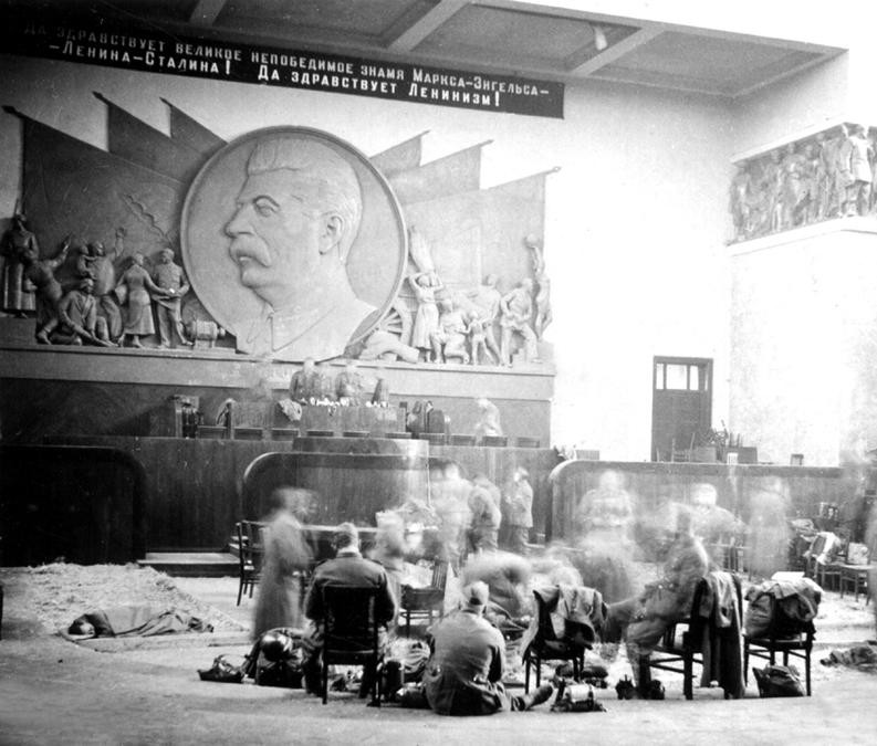 Немцы обживают Дом Правительства в Минске, 1941: Увидеть, исторические, фото