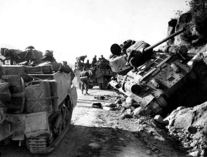 Корейская война на снимках военных фотографов (49 фото) Корейская война на снимках военных фотографов (49 фото)