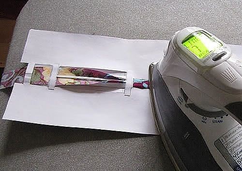 Шаблон из бумаги для изготовления косой бейки. Шаблон из бумаги для изготовления косой бейки.