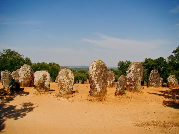 Cromeleque_dos_almendres_I-600x450