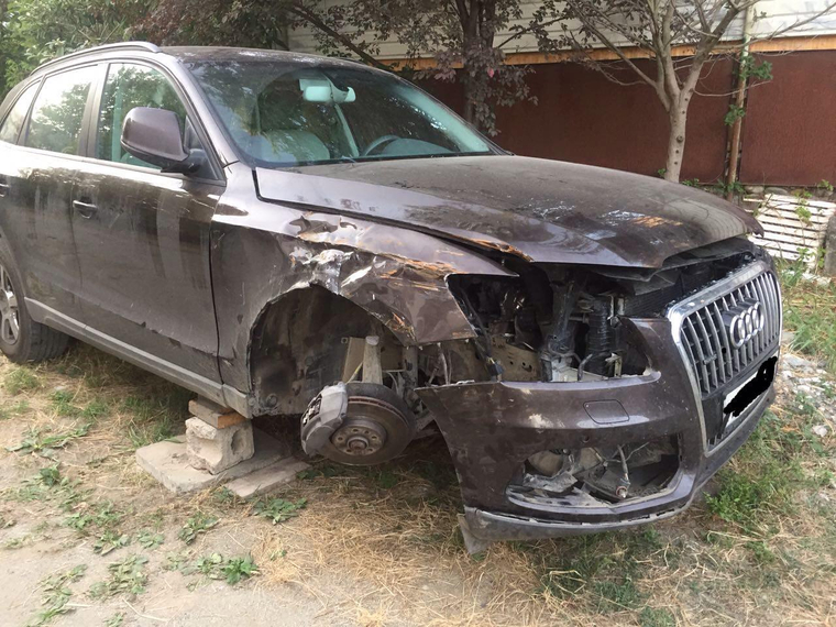 В Абхазии взяли в заложники туристов, попавших в ДТП, и требовали 200.000 рублей! В Абхазии взяли в заложники туристов, попавших в ДТП, и требовали 200.000 рублей!