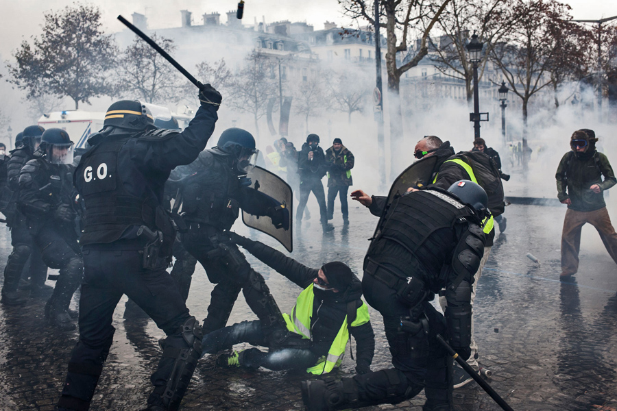 Riot-Police-protests-in-paris-france Riot-Police-protests-in-paris-france