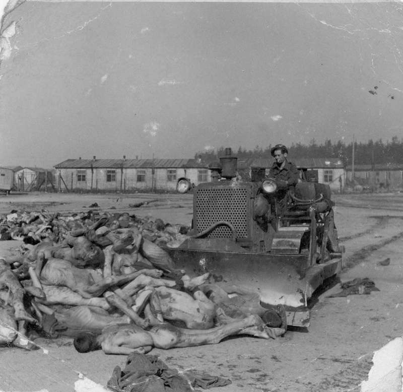 Все ужасы концлагеря Берген-Бельзен в редких архивных фотографиях Все ужасы концлагеря Берген-Бельзен в редких архивных фотографиях