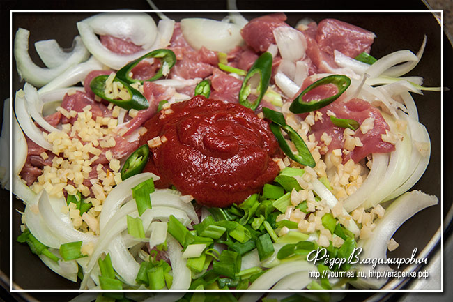 Острая свинина по-корейски Твэджи пулькоги (Doejibulgogi, doejigogi bokkeum, jeyukbokkeum)