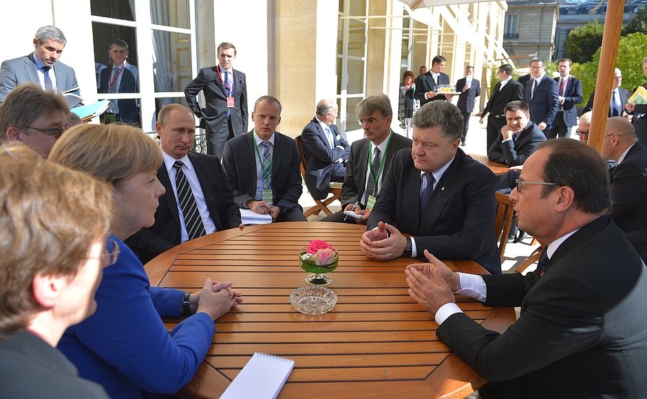 Итоги переговоров в Париже: Путин убедил Меркель и Оланда