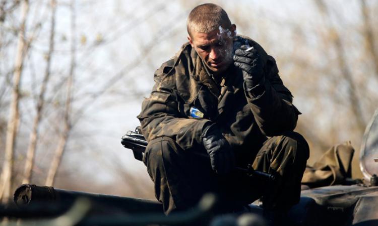 Двое украинских военных погибли, подорвавшись на растяжке