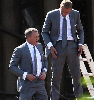 Актер Дэниэл Крейг (Daniel Craig) вместе со своим дублером Беном Куком (Ben Cooke), «007: Координаты «Скайфолл» (2011). Актер Дэниэл Крейг (Daniel Craig) вместе со своим дублером Беном Куком (Ben Cooke), «007: Координаты «Скайфолл» (2011).