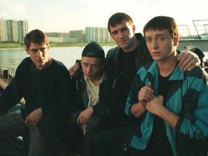 Кадр из фильма *Бригада*, 2002 | Фото: rep.ru Кадр из фильма *Бригада*, 2002 | Фото: rep.ru