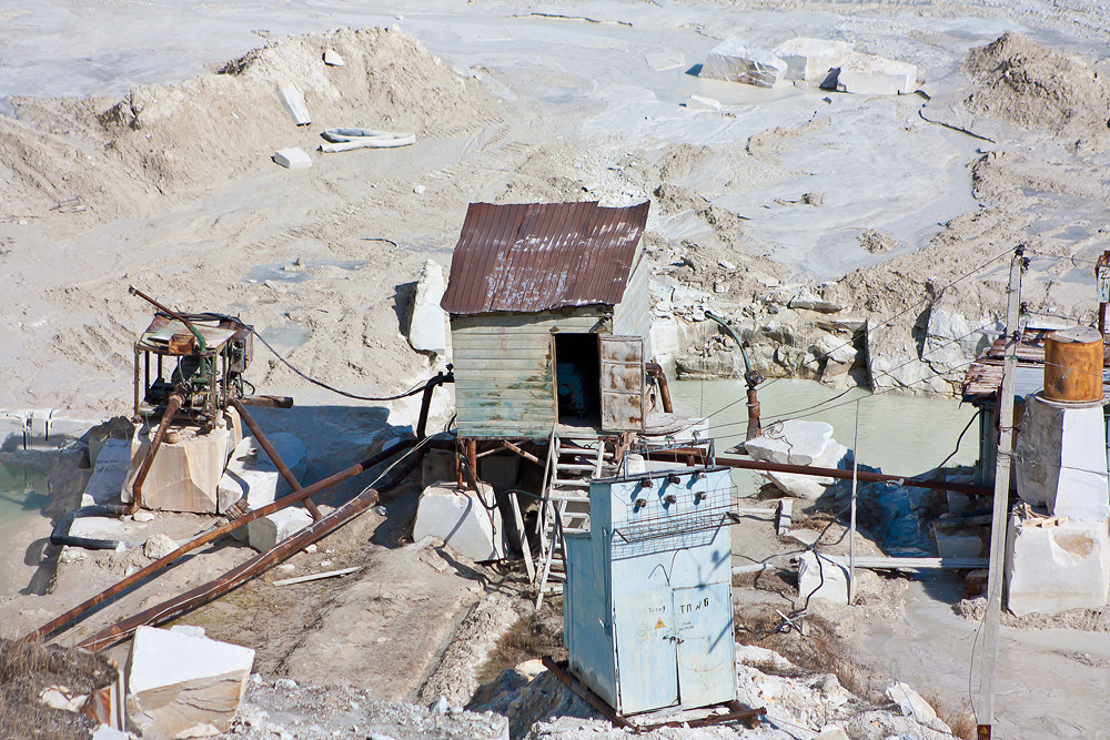 Поселок Коелга и Коелгинское месторождение белого мрамора мраморный карьер, челябинск