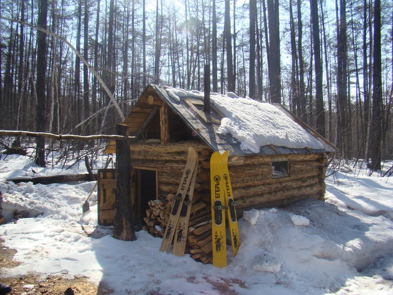 В лесной избушке снимают порно