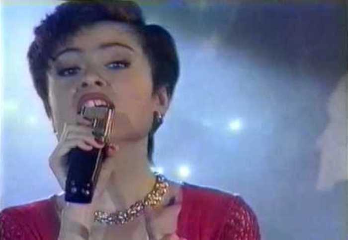 Звезды 1990-х: Как Светлана Владимирская оставила шоу-бизнес ради секты в таёжной деревне Звезды 1990-х: Как Светлана Владимирская оставила шоу-бизнес ради секты в таёжной деревне