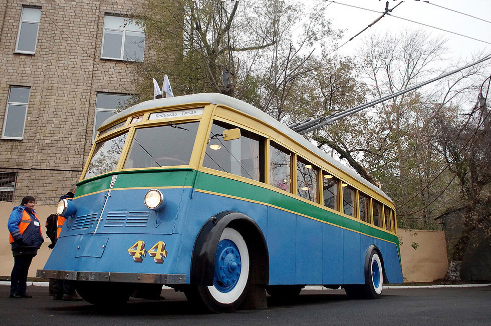 Парад ретро-троллейбусов в Москве общественный транспорт, троллейбус
