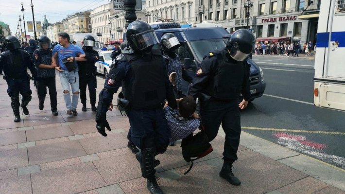 Киев уличили в распространении фейков о незаконных митингах в Москве