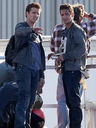 Шайа ЛаБеф (Shia LaBeouf) и его дублер-каскадер. Шайа ЛаБеф (Shia LaBeouf) и его дублер-каскадер.