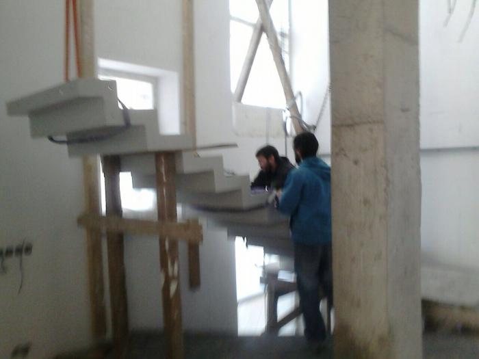 Лестница в загородном доме, монтаж лестницы Устройство лестницы в загородном доме. Пестово