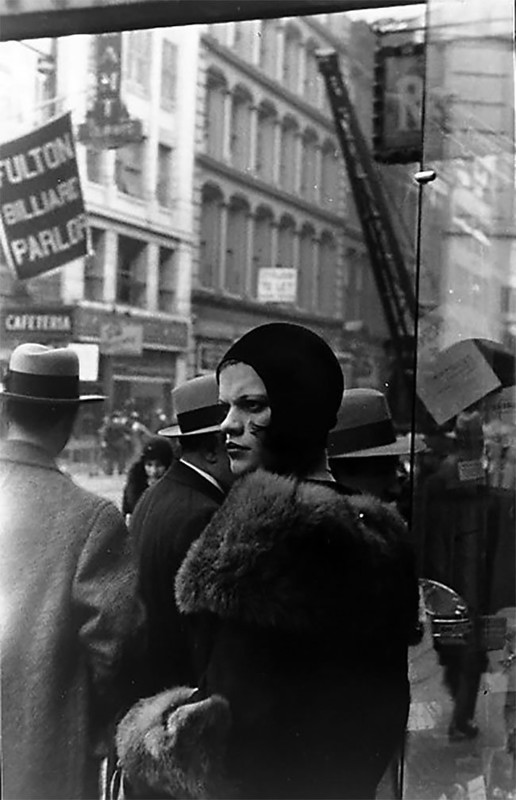 Женская мода 1920-х: винтажные фотографии, раскрывающие неповторимый уличный стиль прошлого Женская мода 1920-х: винтажные фотографии, раскрывающие неповторимый уличный стиль прошлого