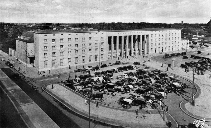 Автостоянка перед Северным вокзалом, 1938: Кёнигсберг, калинград, ретро фото