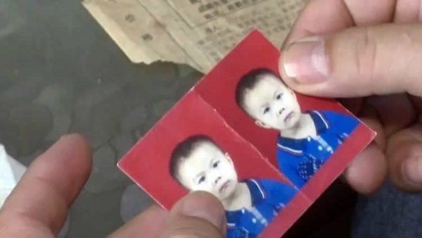 Водитель такси искал пропавшую дочь и нашел ее через 24 года Водитель такси искал пропавшую дочь и нашел ее через 24 года