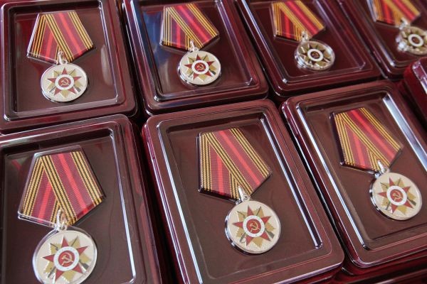 Ветераны Великой Отечественной войны награждены медалями в Бостоне Ветераны Великой Отечественной войны награждены медалями в Бостоне