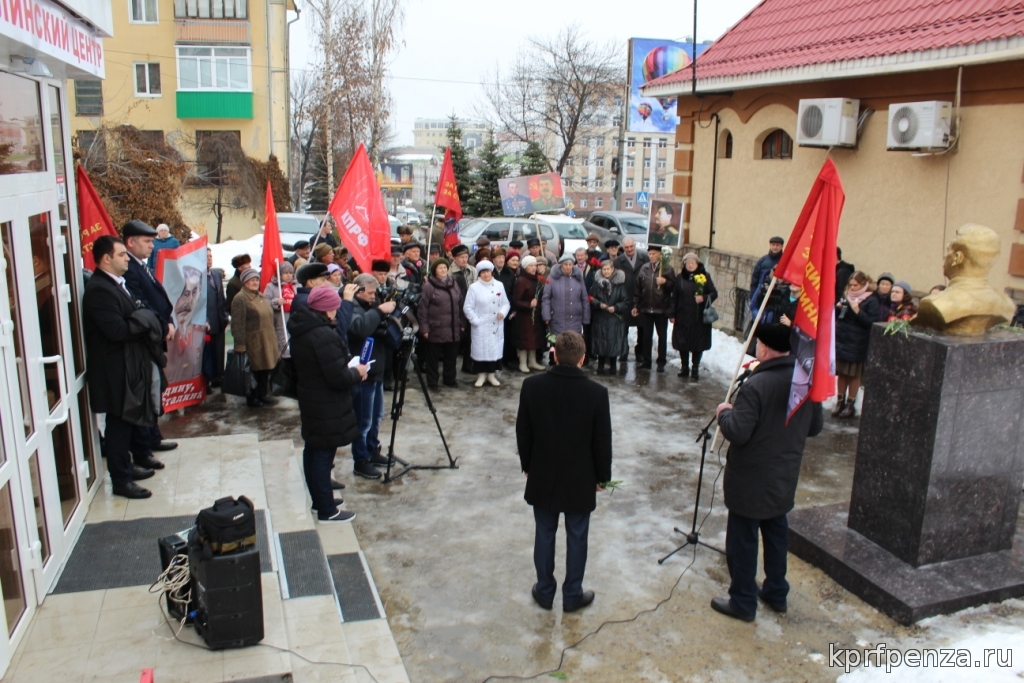 ОТВЕТ НА ОТКРЫТИЕ ЕЛЬЦИН-ЦЕНТРА НЕ ЗАСТАВИЛ ДОЛГО ЖДАТЬ - ОТКРЫТ ПЕРВЫЙ В РОССИИ СТАЛИН-ЦЕНТР Original