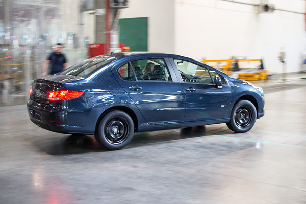 Серийное производство Peugeot 408 началась 4 июля 2012 года
