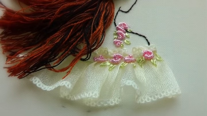 Совсем на сложно! Потрясающая объёмная вышивка для украшения одежды и аксессуаров
