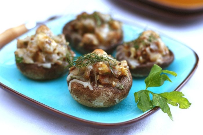 Шампиньоны с сыром и грецкими орехами. \ Фото: vk.com. 8 блюд с грецкими орехами, которые подойдут и на ужин, и для праздничного стола
