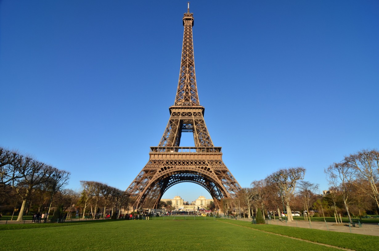 Изначально высота  Эйфелевой башни составляла 312 метров, современная высота - 324 метра. (Nicolas Lannuzel)