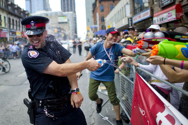 29 полицейских, которые используют свои полномочия для веселья веселье, полиция