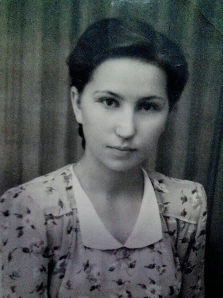 Пользователи сети поделились снимками бабушек и мам. Красота женщин XX века завораживает Пользователи сети поделились снимками бабушек и мам. Красота женщин XX века завораживает