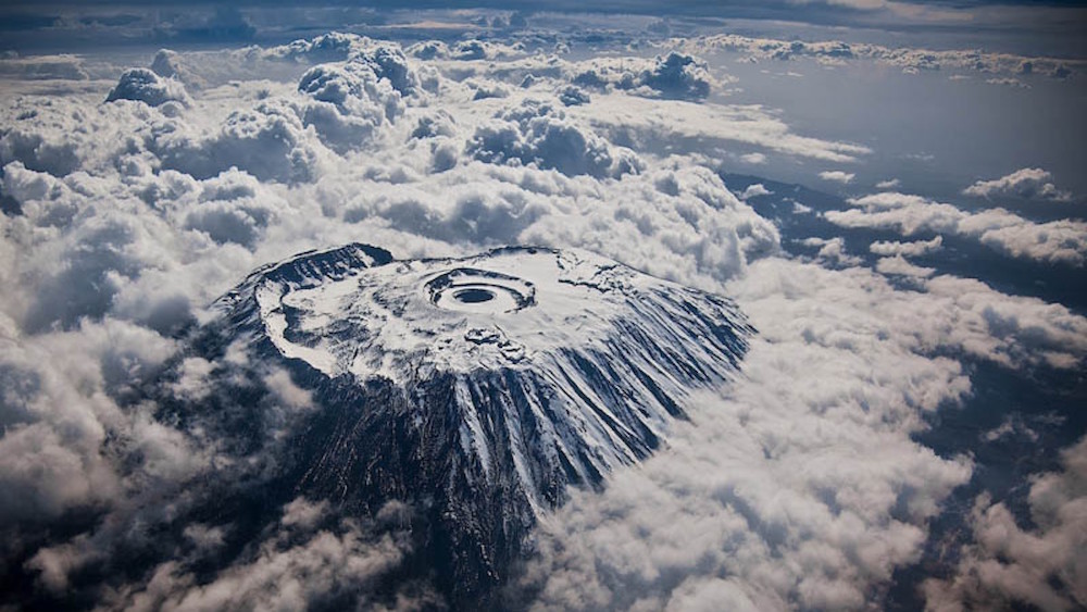 19. Вид на гору Килиманджаро сверху. люди, мир, удивительные фотографии
