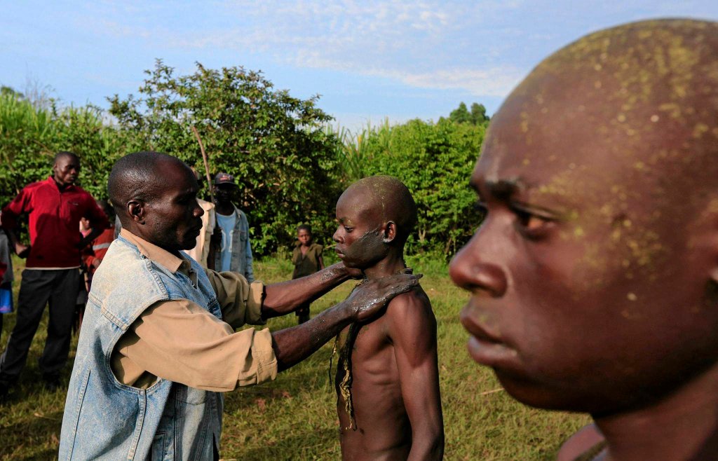 Ритуал обрезания в Кении-4