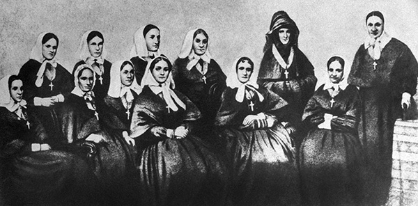 Первый отряд русских сестер милосердия перед отъездом в район боевых действий во время Крымской войны, 1854 год