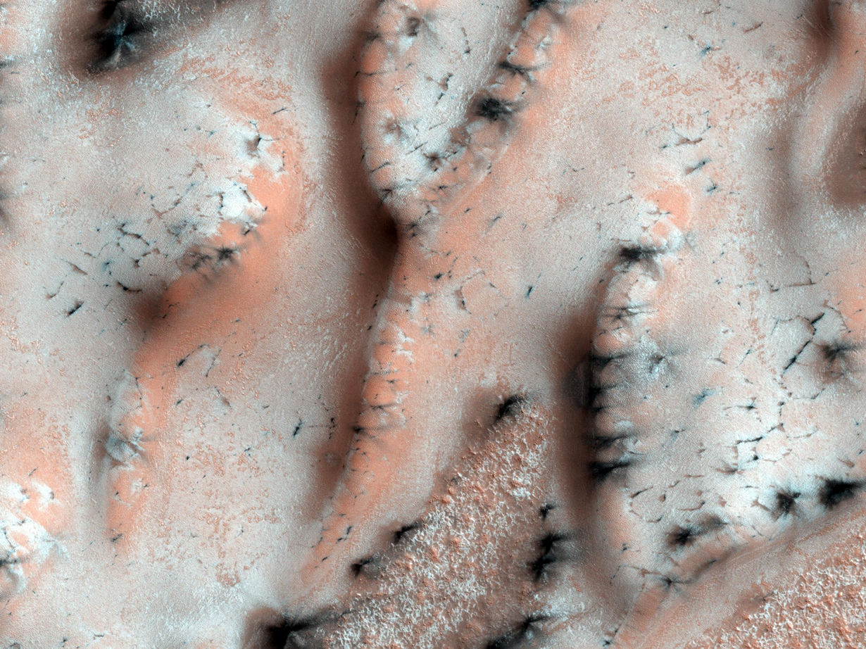 Средняя температура на Марсе — -63°C. (NASA/JPL/University of Arizona)