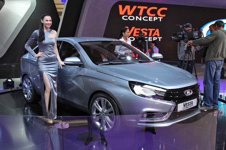 Lada Vesta — первые «живые» фото нового флагмана «АвтоВАЗа» - Фото 1