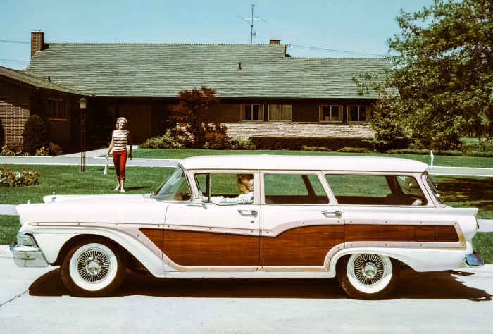  Ford Country Squire.