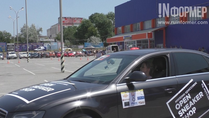 В Севастополе доказали: девушка за рулём – равноправный участник движения (фото, видео)