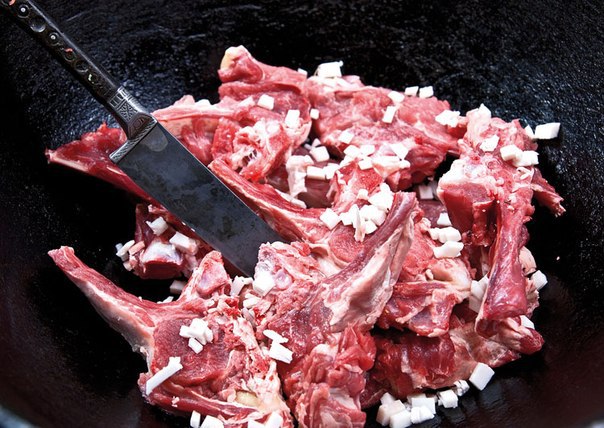 Как испечь мясо в земле? Как испечь мясо в земле?