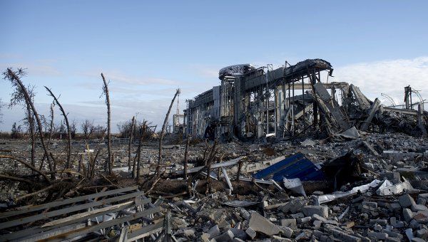 Разрушенное здание луганского аэропорта. Архивное фото