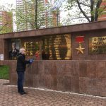 Сотрудники управы Хорошево-Мневников возложили цветы к 13 мемориалам воинской славы