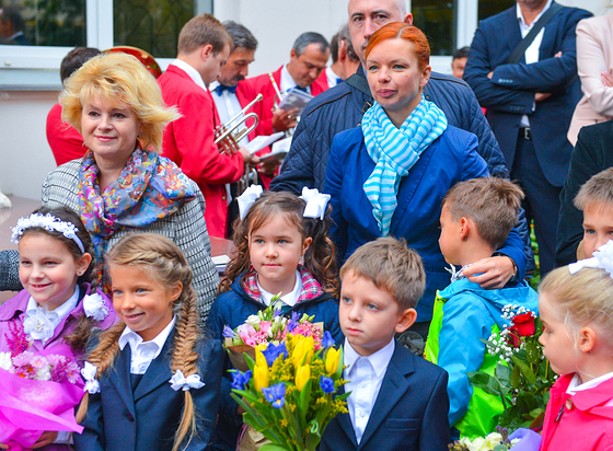 Алиса Гребенщикова отвела сына Дмитрия в первый класс