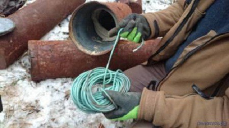 Из-под земли извлекли спрятанный фашистами боевой набор диверсанта Из-под земли извлекли спрятанный фашистами боевой набор диверсанта диверсанты, поискови, тайник, эхо войны