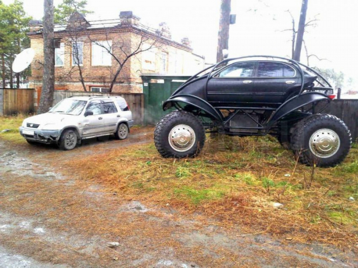 Сумасшедший автомобиль, созданный умельцем с Алтая.