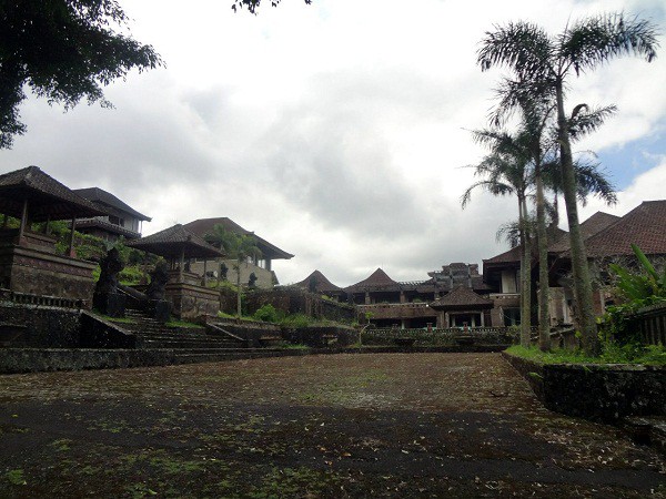 1. Bedugul Taman Rekreasi Hotel & Resort, остров Бали заброшенные отели, отели-призраки