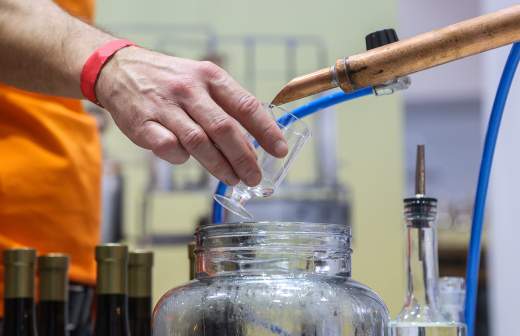 Диетолог указала на высокую калорийность алкоголя