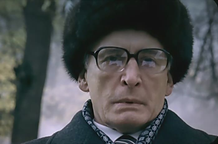 Василий Лановой в фильме *Брежнев*, 2005 | Фото: kino-teatr.ru Василий Лановой в фильме *Брежнев*, 2005 | Фото: kino-teatr.ru
