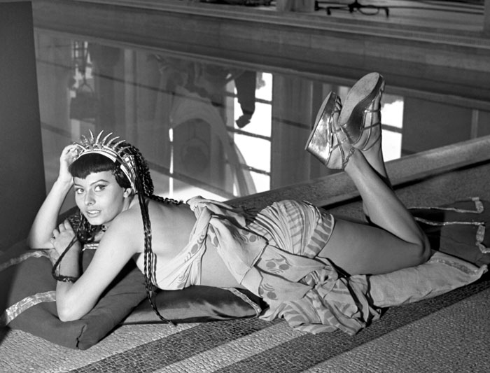 Софи Лорен (Sophia Loren) в фотосессии для фильма «Две ночи с Клеопатрой» (Due notti con Cleopatra) (1953), фото 2