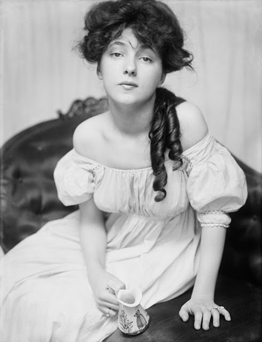 Evelyn Nesbit,    .