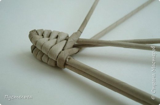 ПЛЕТЕНИЕ ИЗ ГАЗЕТ ЯЩЕРКИ