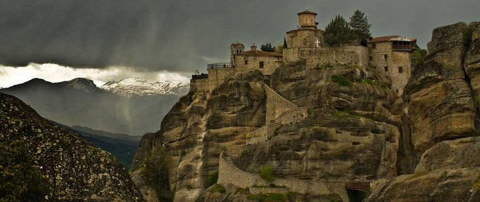 6 монастырей, расположенных в очень опасном месте